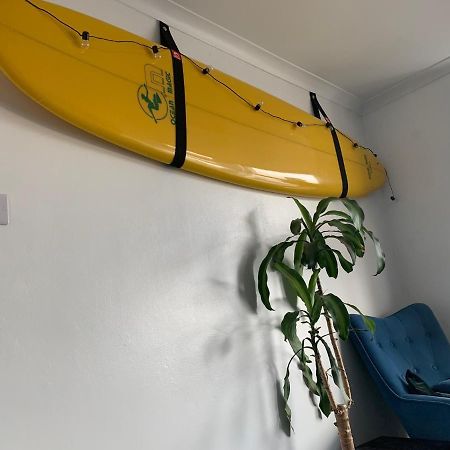 Sea Views With Large Deck One Bedroom Very Close To Beach And Town Newquay  Exterior photo